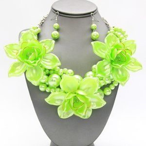 C9SNPY122 Acrylic Flower Pendant Pearl Necklace